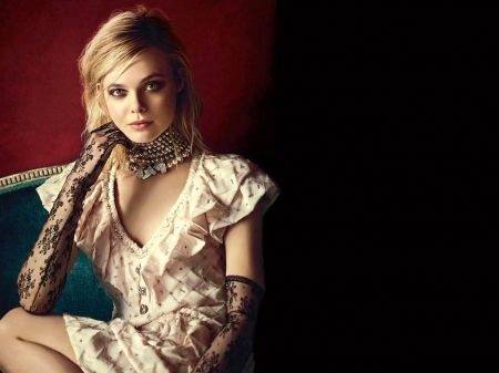 Elle Fanning - Elle, beautiful, dress, Elle Fanning, 2017, Fanning, actress, necklace, model, gloves, wallpaper