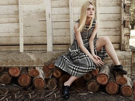 Elle Fanning - 2017, actress, elle fanning, wallpaper, model, legs, elle, beautiful, fanning, shoes, dress