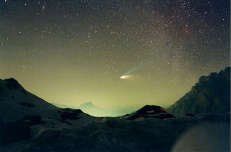 Comet Hale-Bopp Over Val Parola Pass - space, cool, fun, stars, comet