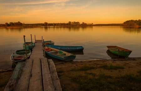 Waiting the fishermen - water, sunset, boats, river