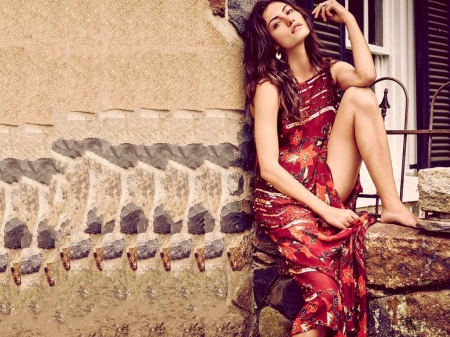 Phoebe Tonkin - Phoebe, beautiful, dress, 2017, leg, actress, model, Phoebe Tonkin, wallpaper, Tonkin