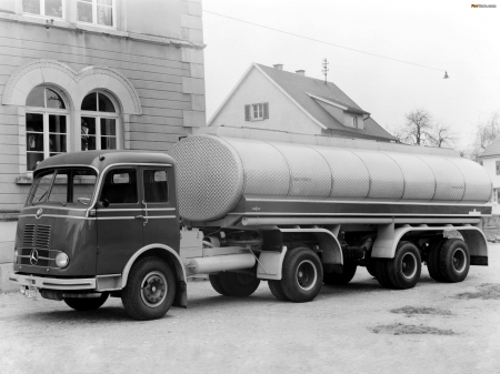 mercedes benz tanker truck