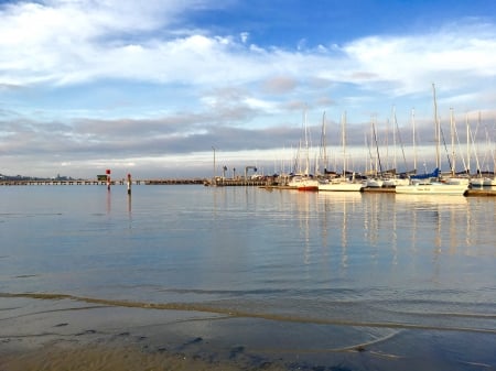 Yachts in morning sun. - autumn, boats, sun, sailing, moored, yachts