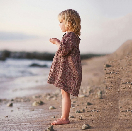 little girl - people, hair, belle, sightly, white, face, childhood, fair, little, bonny, adorable, wallpaper, child, beautiful, pink, sweet, sea, feet, nice, beauty, sky, beach, photography, standing, pretty, baby, cute, kid, dainty, girl, lovely, pure, comely, desktopnexus, blonde