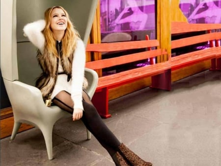 Taylor Spreitler - fur, actress, 2017, wallpaper, taylor spreitler, boots, stockings, model, legs, spreitler, taylor, beautiful, smile