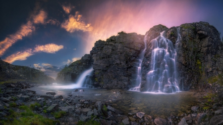 Falling Waters - Firefox Persona theme, waterfalls, pond, beach, sunrise, mountains, rocks, sky