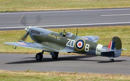 WW2 British Spitfire - aircraft, spitfire, ww2, military