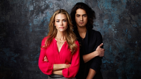 Twisted (TV Series 2013â€“2014) - woman, actress, tv series, poster, denise richards, man, actor, avan jogia, twisted