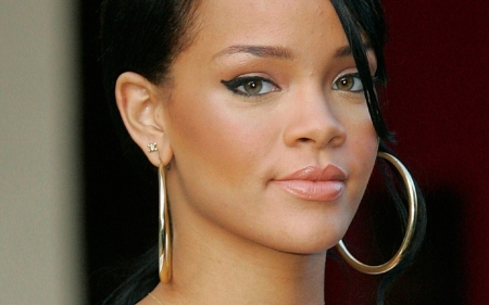 RIHANNA - FASHION, MODEL, SONGWRITER, SINGER