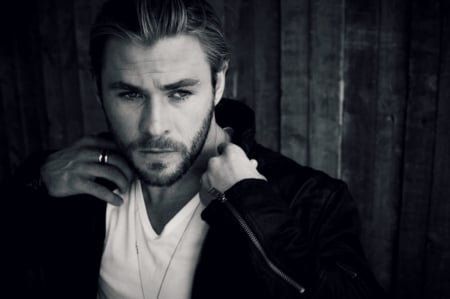 Chris Hemsworth - white, chris hemsworth, black, bw, actor, man