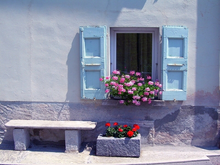 LAVERTEZZO    Svizzera - flowers, lavertezzo, window, wall, svizzera