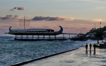 Dinning On Ocean Wave - breezing, wave, cool, beauty, relaxation