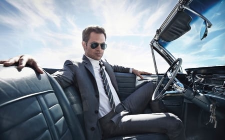 Chris Pine - tie, actor, car, costume, blue, Chris Pine, man, sunglasses