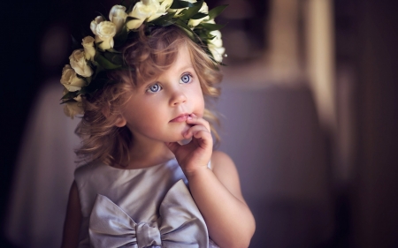 Little girl - wreath, girl, little, copil, flower, child