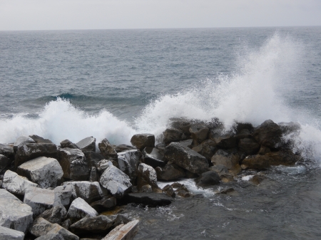 Wave splash 1 - stone, beautiful, sea, ocean, mountain, waves, italy, rocks, wallpaper