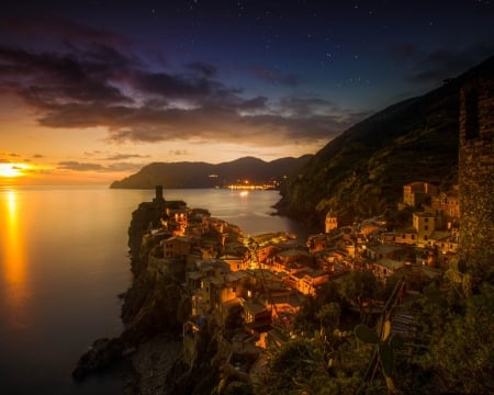 Sea Sunset - nature, italy, vernazza, sunset, tower, sea, lights, rocks