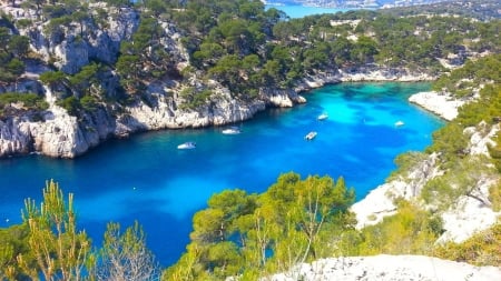 Exceptional Blue Lake - nature, lake, trees, forest, mountains, boat