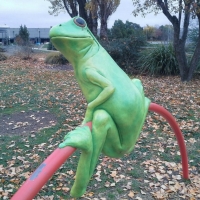 BIG GREEN FROG SCULPTURE