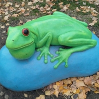 BIG GREEN FROG SCULPTURE