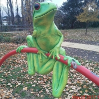 BIG GREEN FROG SCULPTURE