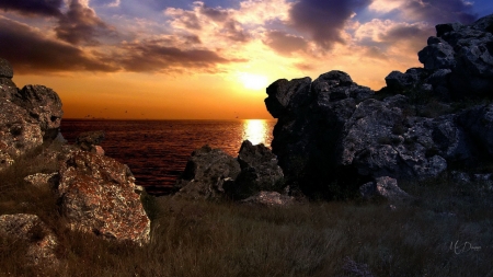 Rocky Sunset - clouds, Firefox Persona theme, sunset, cliffs, sea, Pacific Northwest, rocks, sky