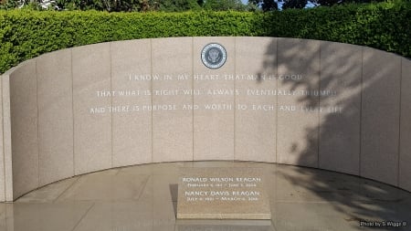 RIP Mr. & Mrs.Ronald Reagan - library, california, ronald, tomb, nancy, reagan