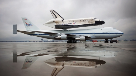 Space Shuttle Discovery - discovery, nasa, reflection, shuttle, space, plane, mission
