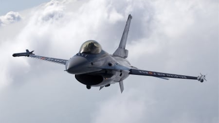 F-16 Fighting Falcon - f-16, fighting, plane, falcon, military