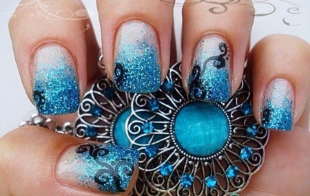 Sparkly Blue Nail Art - art, people, sparly, blue, nail, other