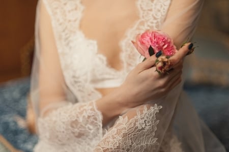 A pink rose in a bride's hand - woman, trandafir, soft, bride, rose, white, pink, hand, flower