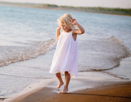 Little girl - princess, fun, people, hair, belle, sightly, white, face, childhood, fair, little, bonny, adorable, wallpaper, child, beautiful, pink, sweet, feet, sea, nice, beauty, sky, beach, photography, pretty, baby, cute, kid, dainty, girl, lovely, pure, comely, play, desktopnexus, blonde