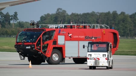 Lublin Airport - Oshkosh Striker - car, airport, lublin, oshkosh, striker, emergency