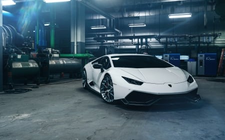 White Lamborghini Huracan - Lamborghini, whte, Huracan, White