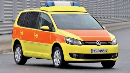 2010 Volkswagen Touran - Notarzt - car, touran, notarzt, volkswagen, emergency