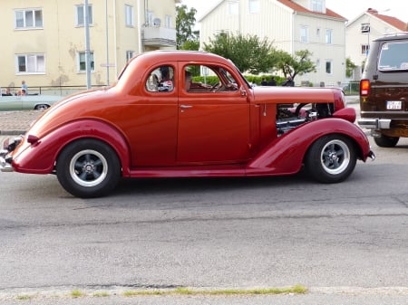 Cruising in the town Lidkoping - town, car, red, cruising, road, houses