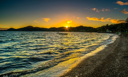 Sunrise on the beach - horizon, foam, beachscape, blue, amazing, brown, beach, landscape, sunrise, sand, dawn, view, golden, nice, sky, beije, beachescape, clouds, image, beautiful, gold, morning, cool, black, nature, sunset, picture, gray, waves, seascape