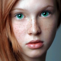 Model--With--Red-Hair-And-Green-Eyes-3