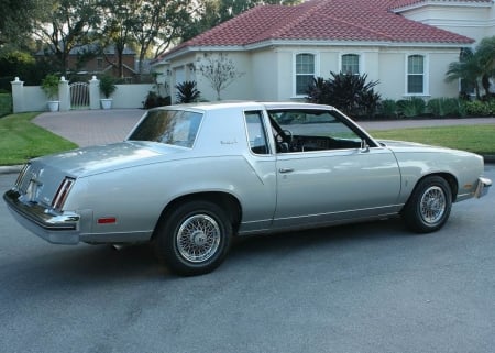 1978 Oldsmobile Cutlass Supreme Brougham Coupe - coupe, car, brougham, oldsmobile, old-timer, supreme, cutlass