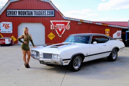 1970 Oldsmobile Cutlass 442 455 Engine and Girl - 442, cutlass, girl, 455, oldsmobile, old-timer, car, engine, muscle