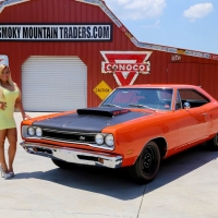 1969 Dodge Super Bee M Code 440 Six Pack A12 and Girl