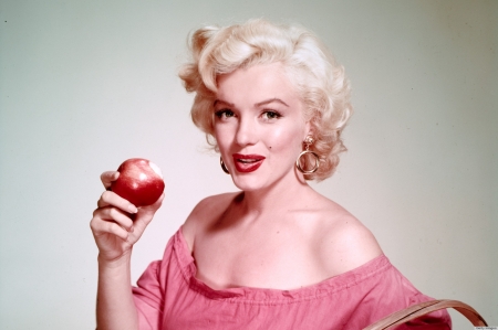 Marilyn Monroe - actress, girl, marilyn monroe, fruit, red, pink, hand, apple, blonde