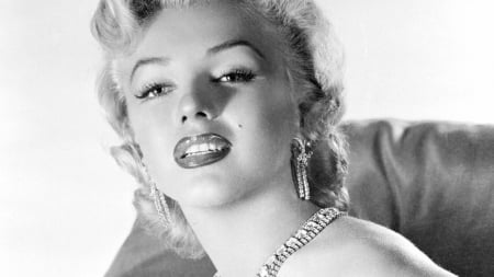 Marilyn Monroe - white, marilyn monroe, black, actress, blonde, bw, jewel, girl