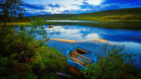 Abandoned boat - sky, lake, reflection, beautiful, river, abandoned, boat