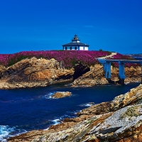 Bridge to Illa Pancha lighthouse