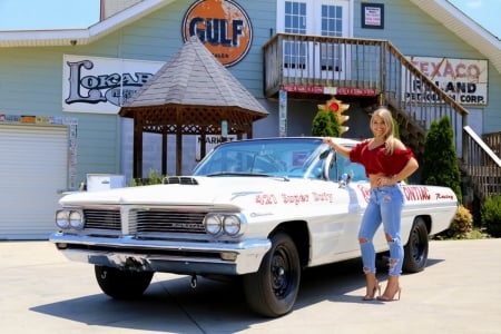 1962 Pontiac Catalina Bubble Top 421 Super Duty and Girl