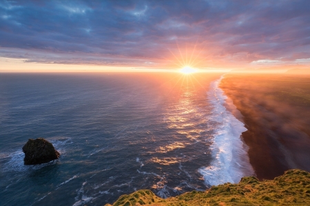 Sunrise over the Ocean - beaches, nature, oceans, sky, sea, sunrise