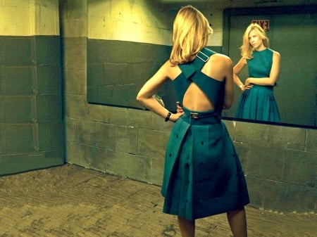 Claire Danes - actress, 2017, wallpaper, model, claire, reflection, mirror, beautiful, claire danes, danes, dress