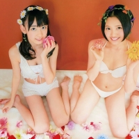 Sakura Miyawaki & Friend