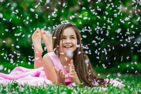 Little girl - summer, girl, feather, pink, copil, child, smile, green, little