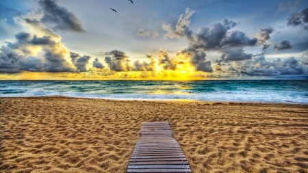 Waikiki Beach in Hawaii - clouds, nature, beach, hawaii, sand